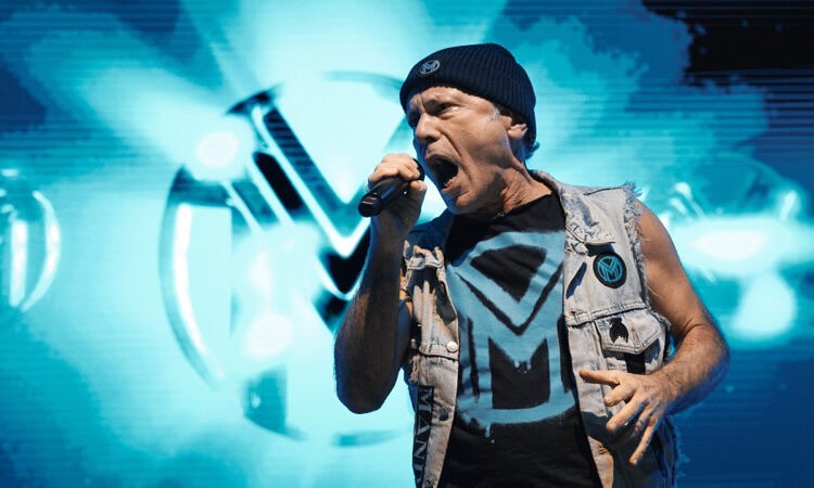Bruce Dickinson mira al 2027 para su próximo álbum solista