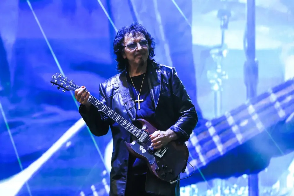 Tony Iommi promete un disco solista para este 2026