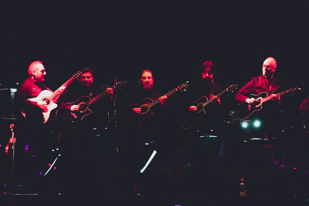 The League of Crafty Guitarists & Orquesta de Cámara de Santiago