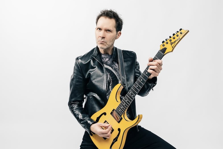 Paul Gilbert: Un maestro en clave de WROC