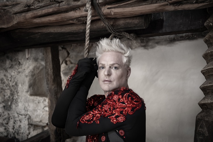 Andy Bell: Un poco de respeto