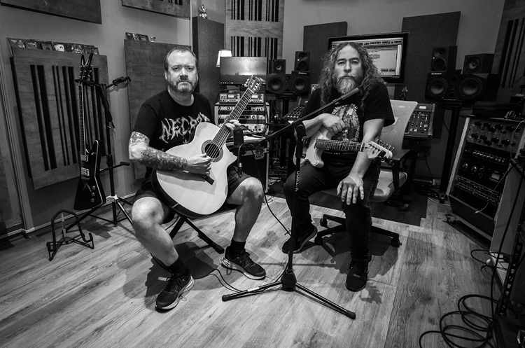 Anton Reisenegger y Sebastián Puente llevarán el metal al cine