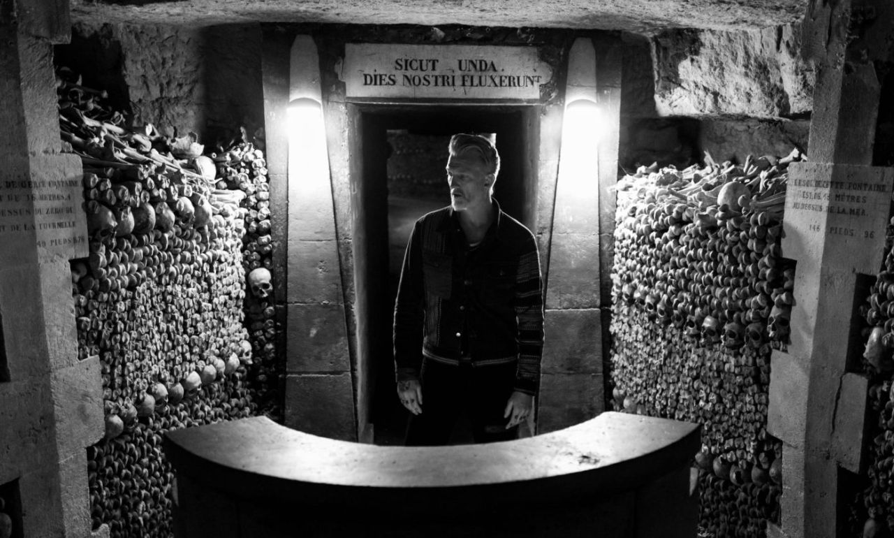 Queens of the Stone Age publica ''Alive In the Catacombs'' en YouTube