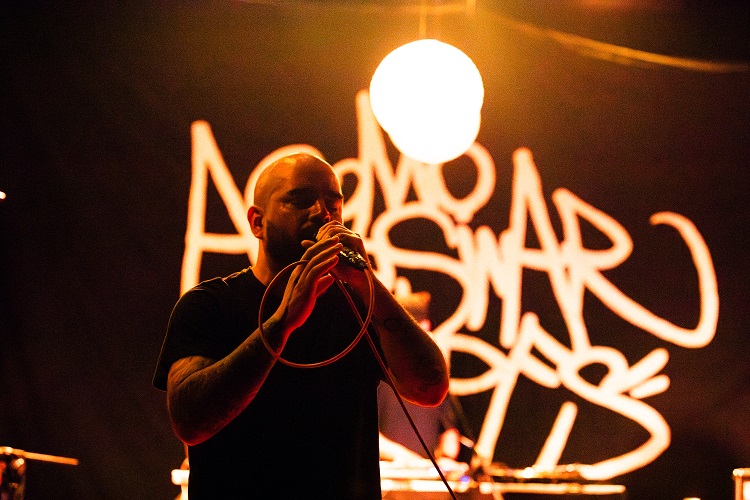 Cómo Asesinar a Felipes: El sonido de los proyectiles