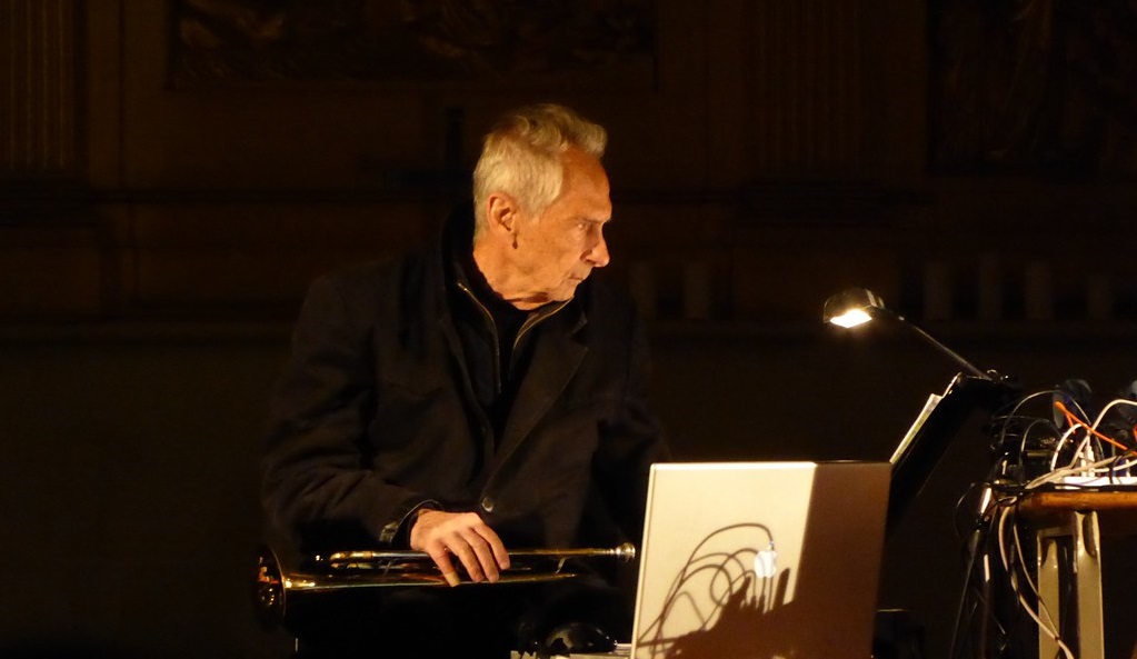 Fundador del Fourth World: a los 84 a�os fallece el compositor y trompetista estadounidense Jon Hassell