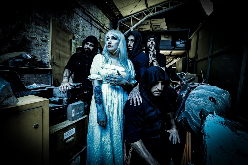 Oscuridad y ocultismo: D.R.A.G. estrena 'Stained Black'