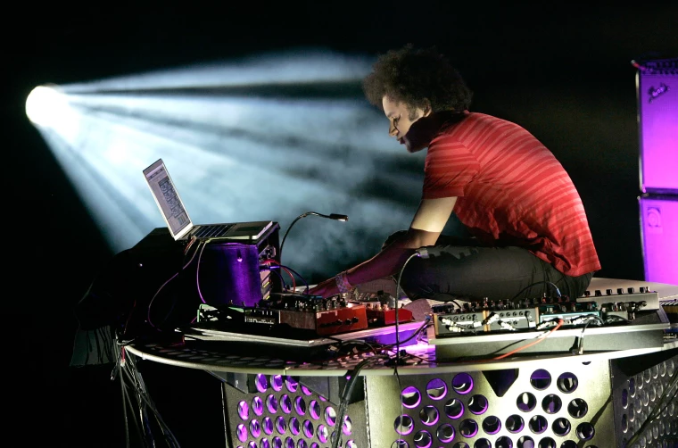 Tyondai Braxton debuta con disco de 87 piezas