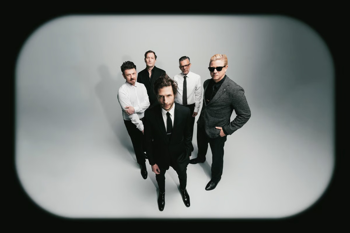 Interpol libera nuevo adelanto de ''This Mirror Weighs a Ton''