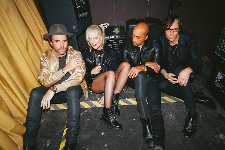 Metric: Romantizar el futuro a trav�s de la nostalgia