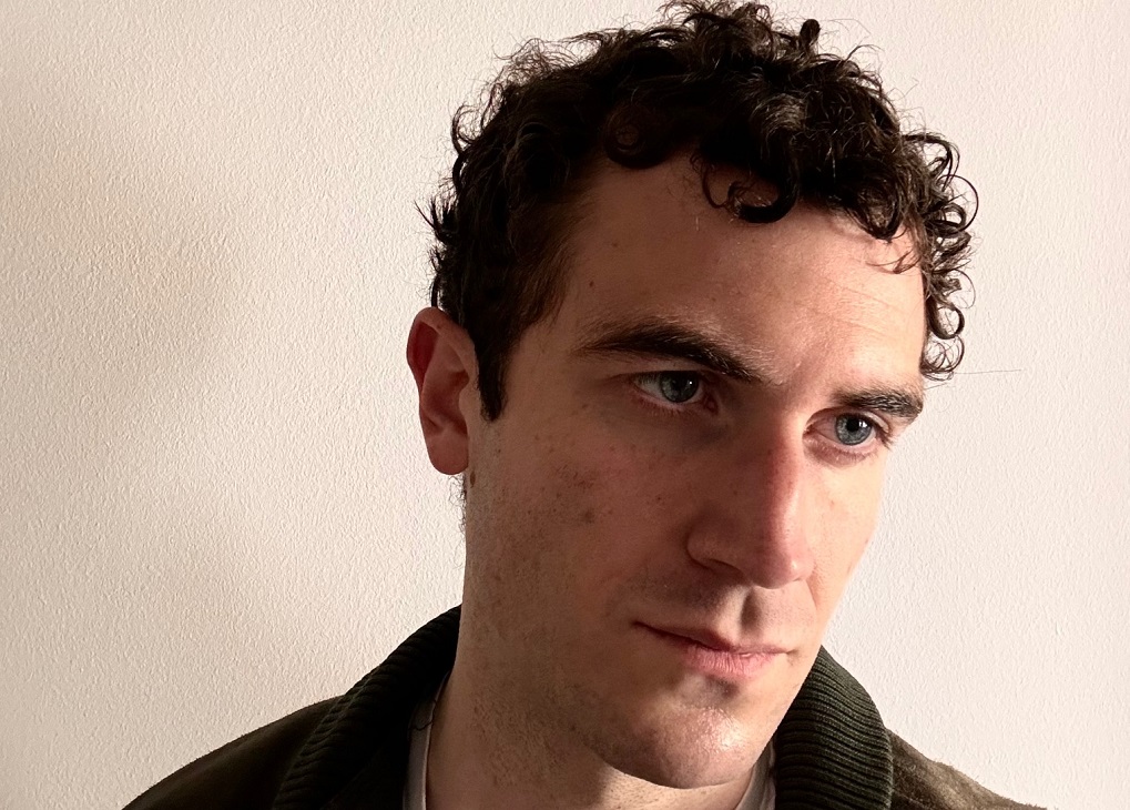 Nicolás Jaar presenta su nuevo proyecto "Archivos de Radio Piedras" en Chile