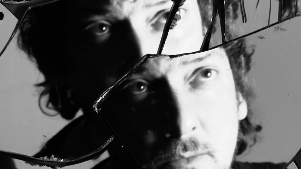 León Larregui publica su nuevo álbum