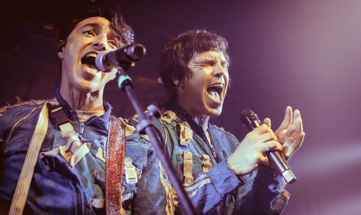 Plumas: potente "La Weá"