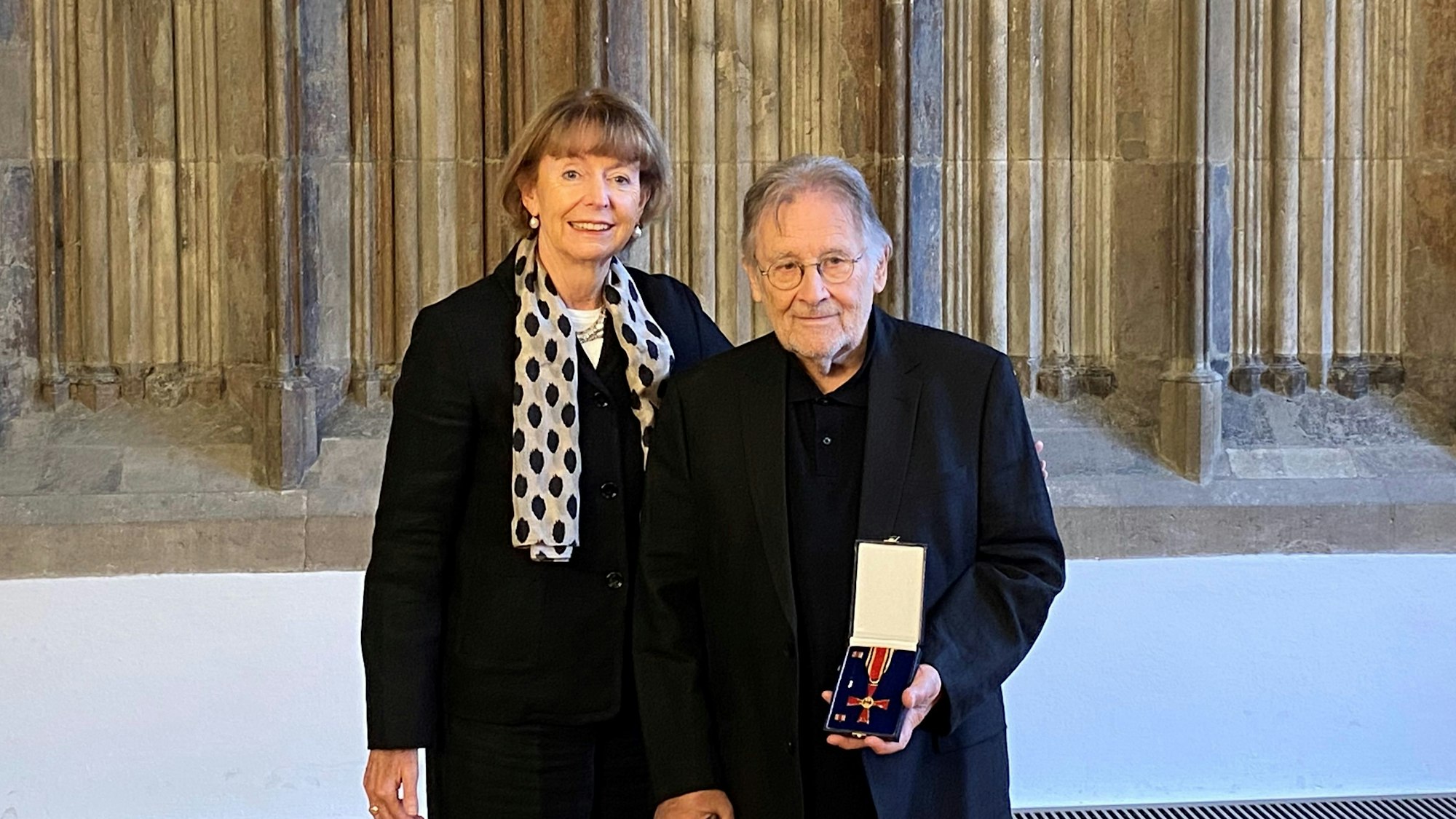 Ex Can Irmin Schmidt recibe la Cruz Federal al Mérito, el reconocimiento civil más importante de Alemania