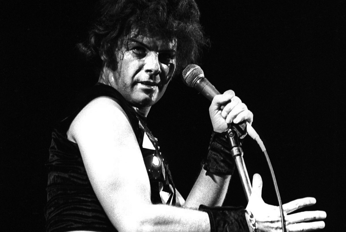 Entre glam y desgracia: La Caída de Gary Glitter