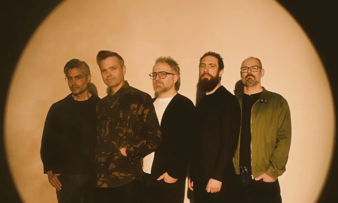 'Punching the Flowers': Death Cab for Cutie sigue lanzando nueva música