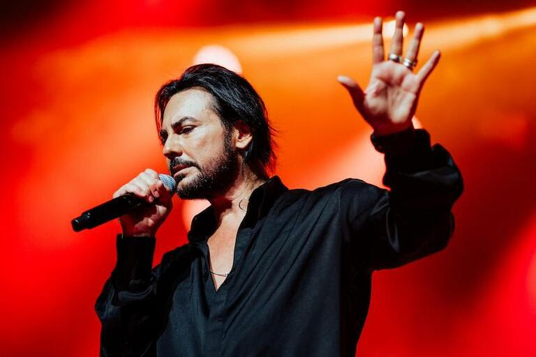 Beto Cuevas suma show en el Teatro Municipal de Santiago