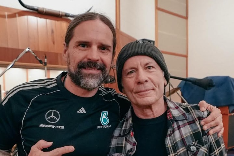 Andreas Kisser será parte del nuevo álbum de Bruce Dickinson