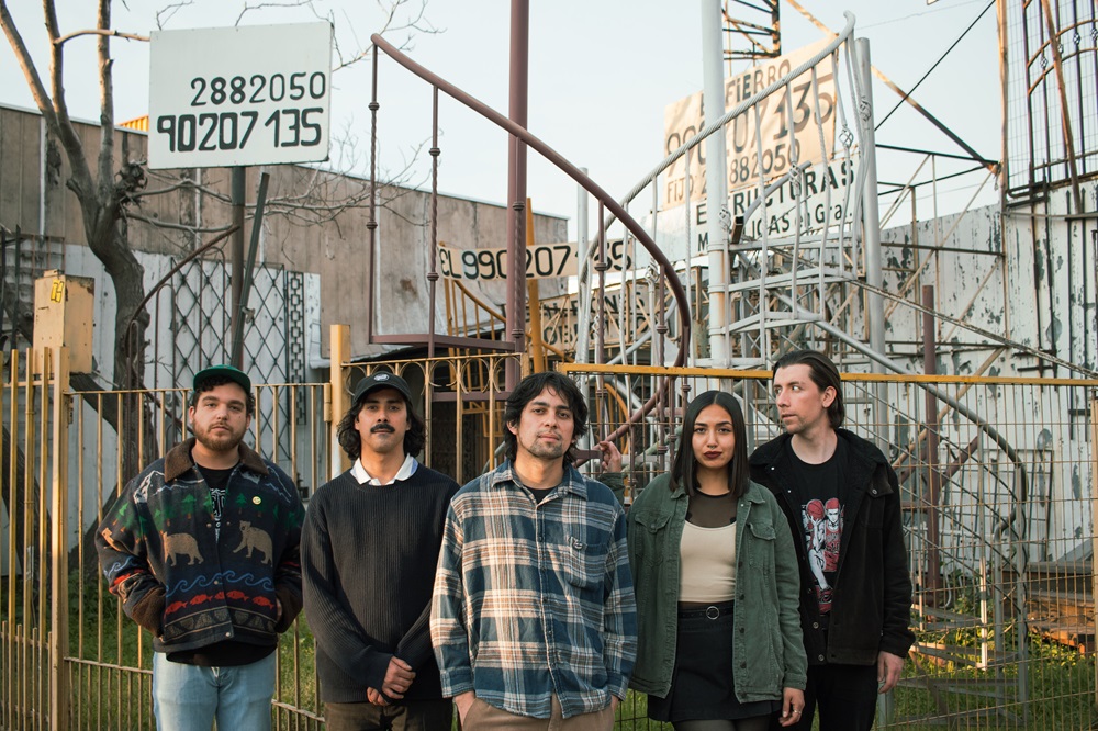 Con gui�os a Castlebeat y U2: escucha lo nuevo de El C�modo