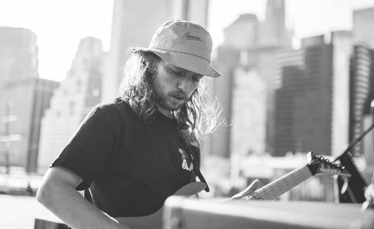 Brady Ebert, ex Turnstile, fue detenido por intento de asesinato