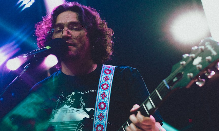 Asia Menor y Niños del Cerro: Desasimiento para florecer