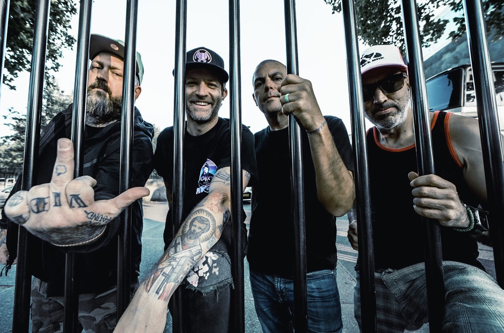 Alien Ant Farm denuncia a los mentirosos en nuevo single