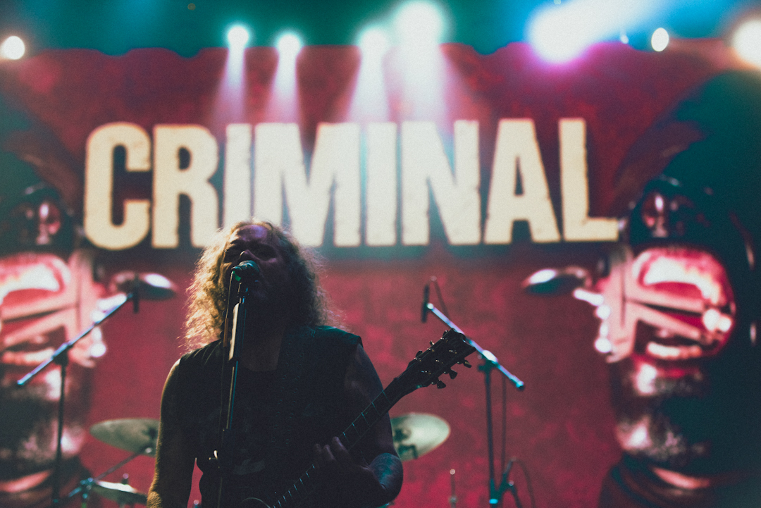 Criminal - 30 años de "Victimized"