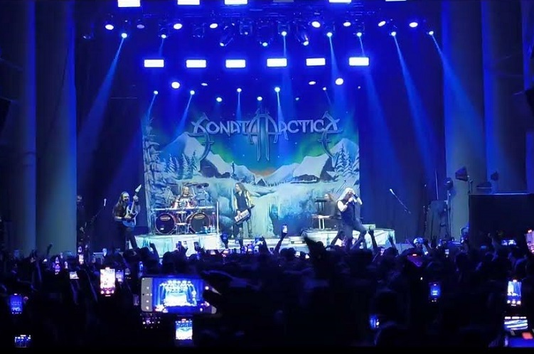 Sonata Arctica: La elegancia del lobo bajo la luna chilena
