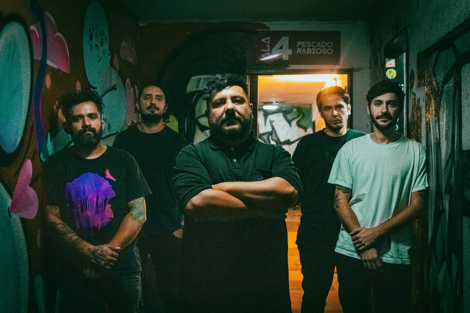 Las Armas: ''Nos gusta el ruido del amplificador pegándonos en la espalda''