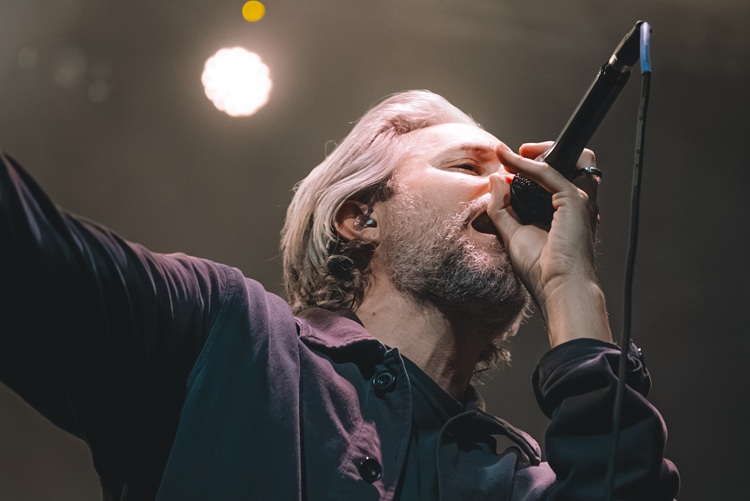 Between The Buried And Me: Haciendo tronar Santiago