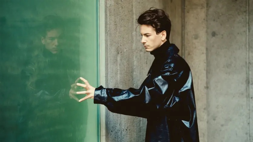 Dosis de synth pop y dark wave: TR/ST programa su debut en Chile