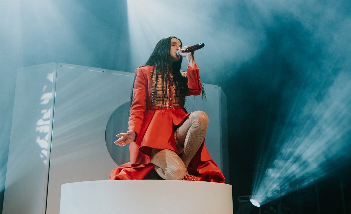 Poppy versiona un clásico de Alanis Morissette