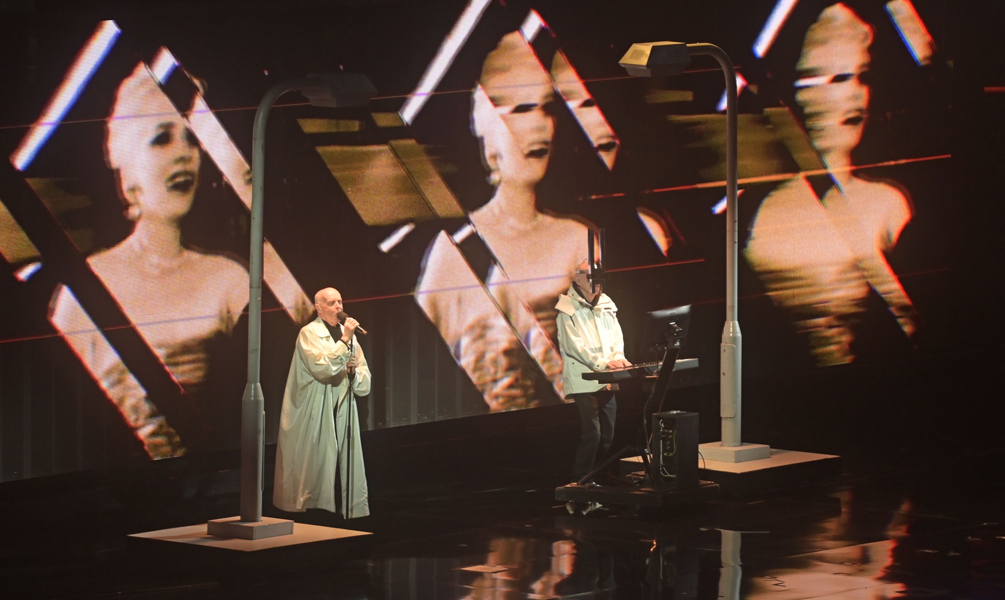 Pet Shop Boys: Cuando el pop sofisticado se transforma en espectáculo mayor