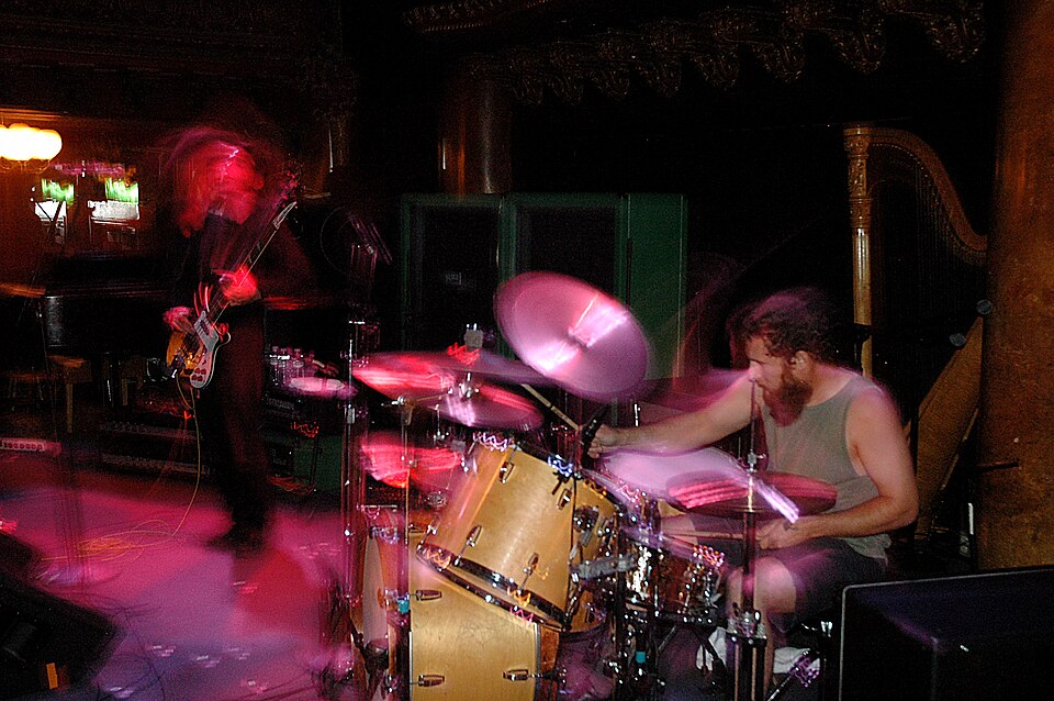 Om reedita sus dos primeros discos: "Variations On A Theme" y "Conference Of The Birds"