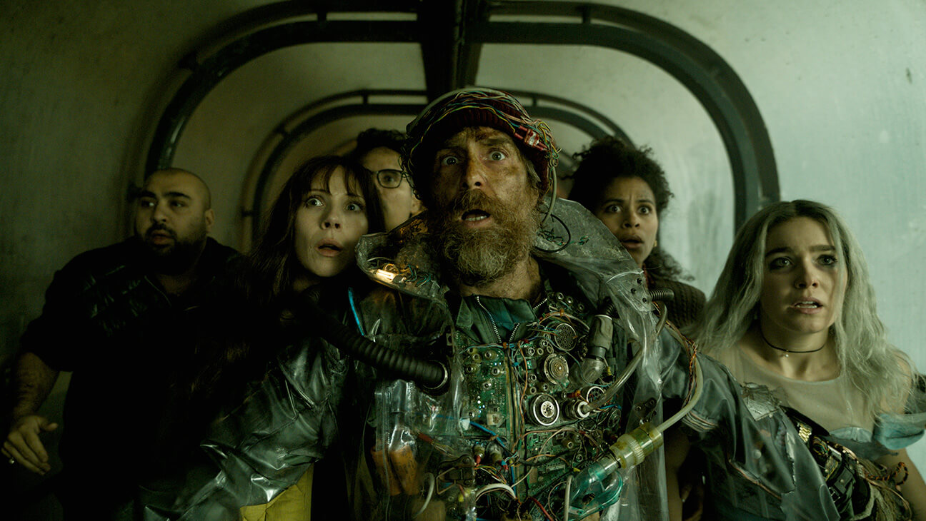 Buena Suerte, Diviértete, No Mueras: Una sátira incómoda sobre el presente