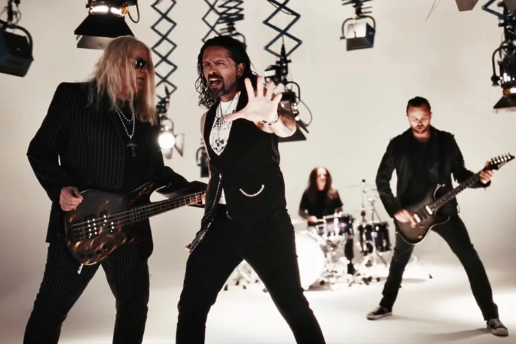 Ronnie Romero se une a Sinner en 'Leave It All Behind'