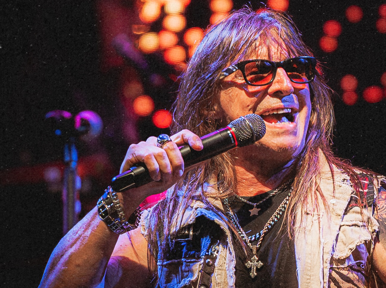 Rata Blanca: Entre espadas, rosas y eternos himnos