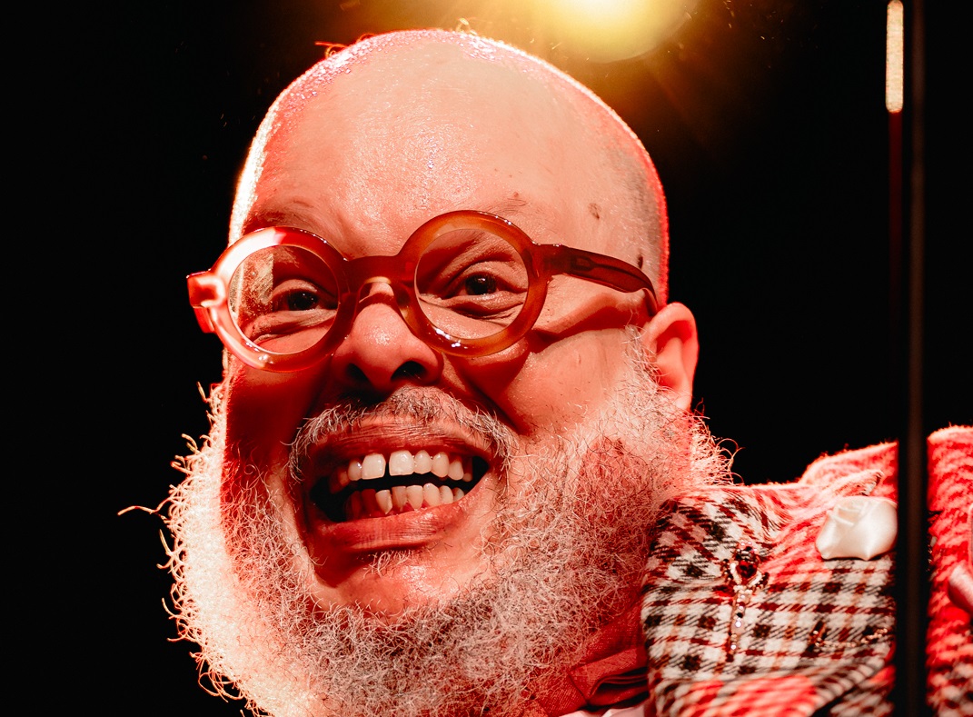 Una noche con Ed Motta: jazz, funk y elegancia brasileña en Chile