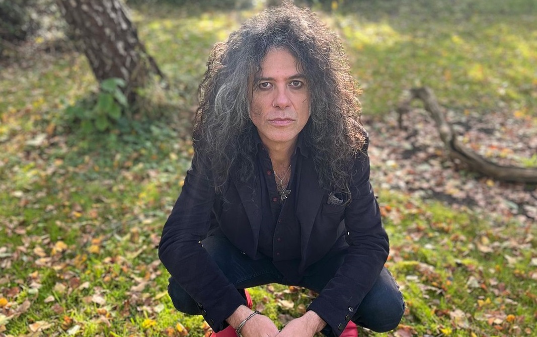 Kavus Torabi programa su disco solista ''October By Name''