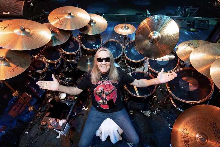 Nicko McBrain anuncia su retiro de los escenarios