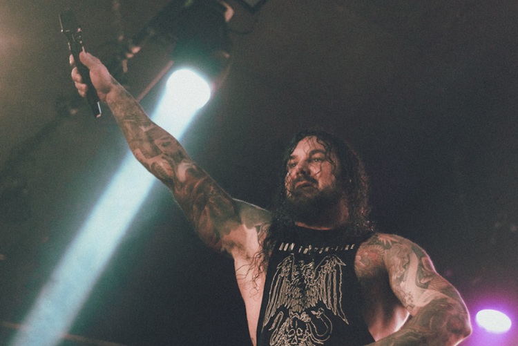 As I Lay Dying: Cuando el venue cambia el show