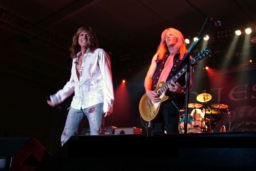 Whitesnake Bites Lima