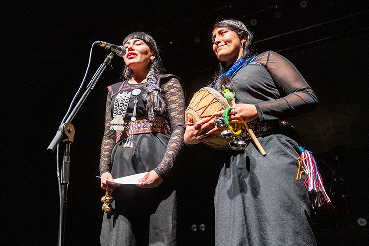 Nunca Seremos Dichosos y Éntomos en vivo