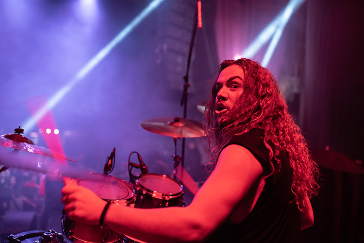 Ensiferum: Una batalla épica de riffs escandinavos