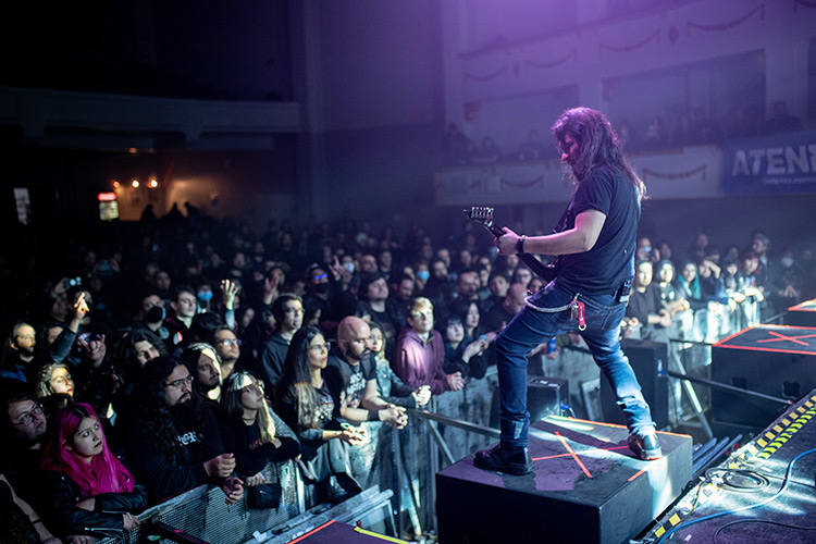 Ensiferum: Una batalla épica de riffs escandinavos