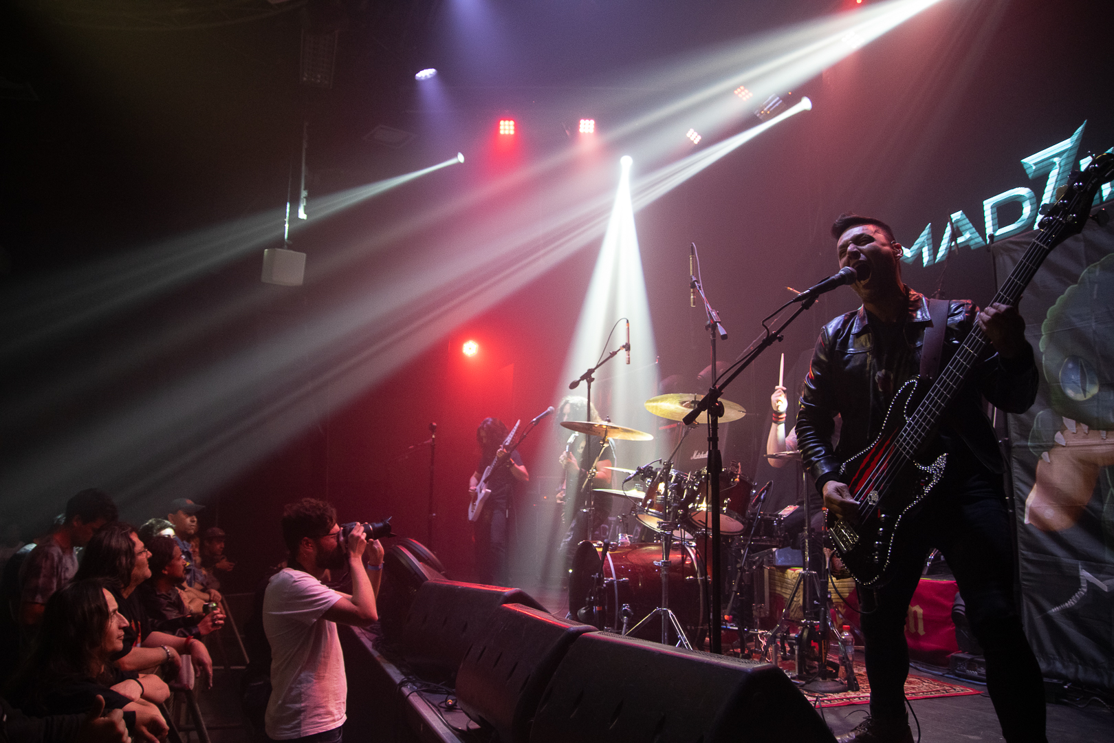 Saxon: Una noche aplastante con la vieja escuela