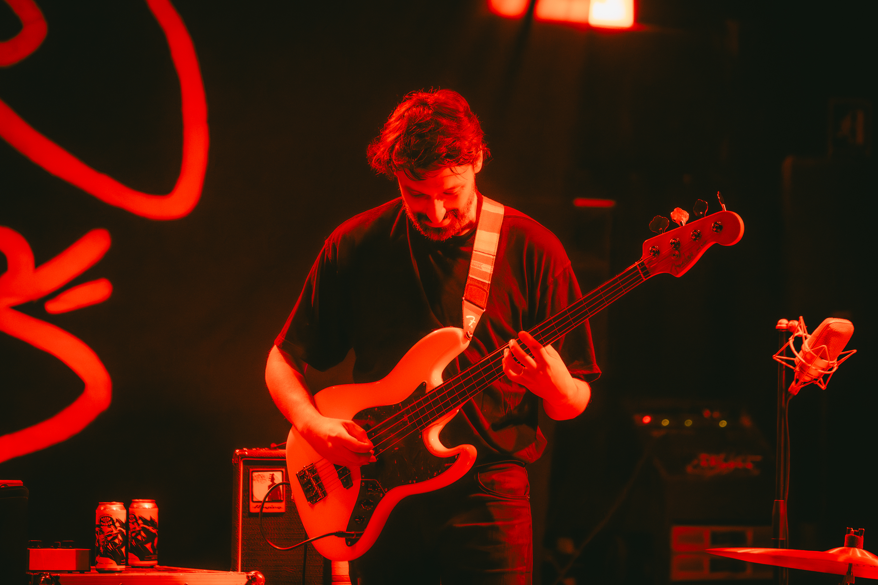 Cómo Asesinar a Felipes: El sonido de los proyectiles