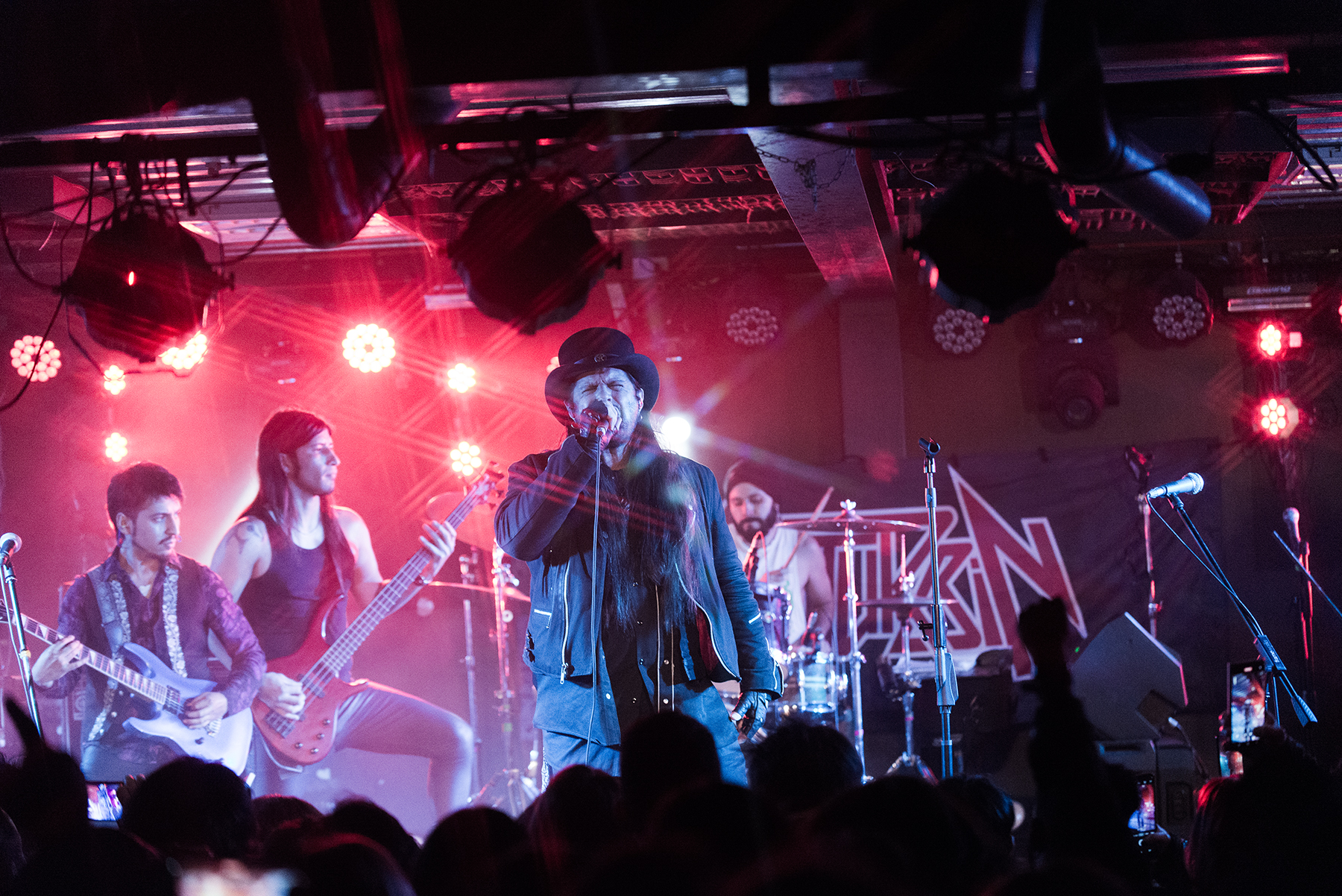 Neil Turbin: La nostalgia no es todo