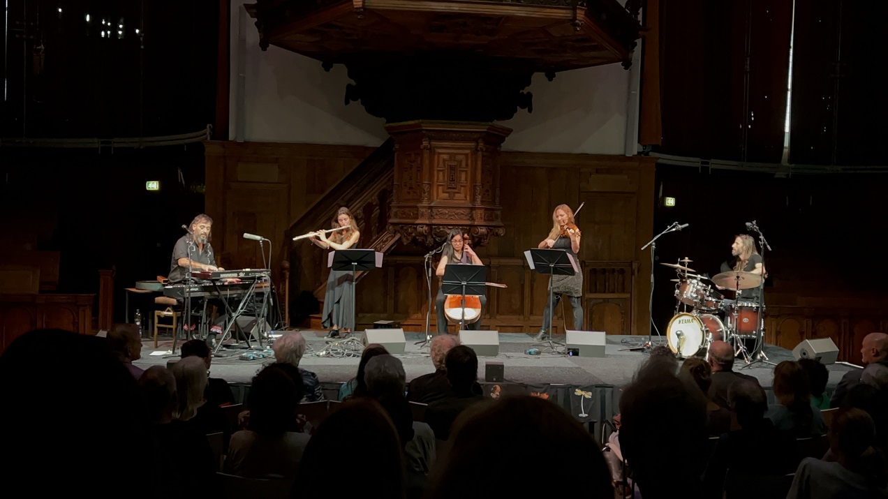 Subhira y Mundovivo: El alma de las músicas del mundo en Chile