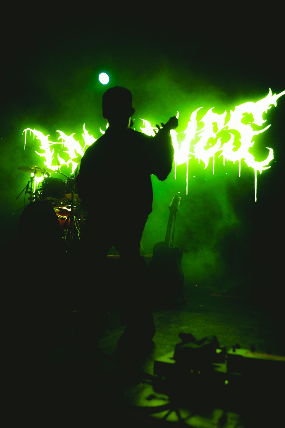 Ladrones: Corridos y metal sin límites