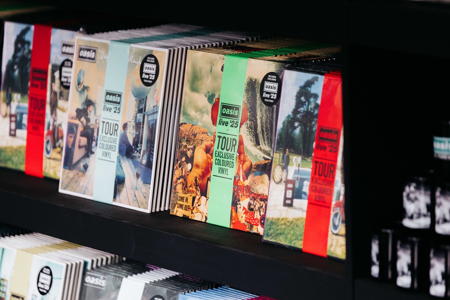 Fan store de Oasis Live '25 llega a Chile